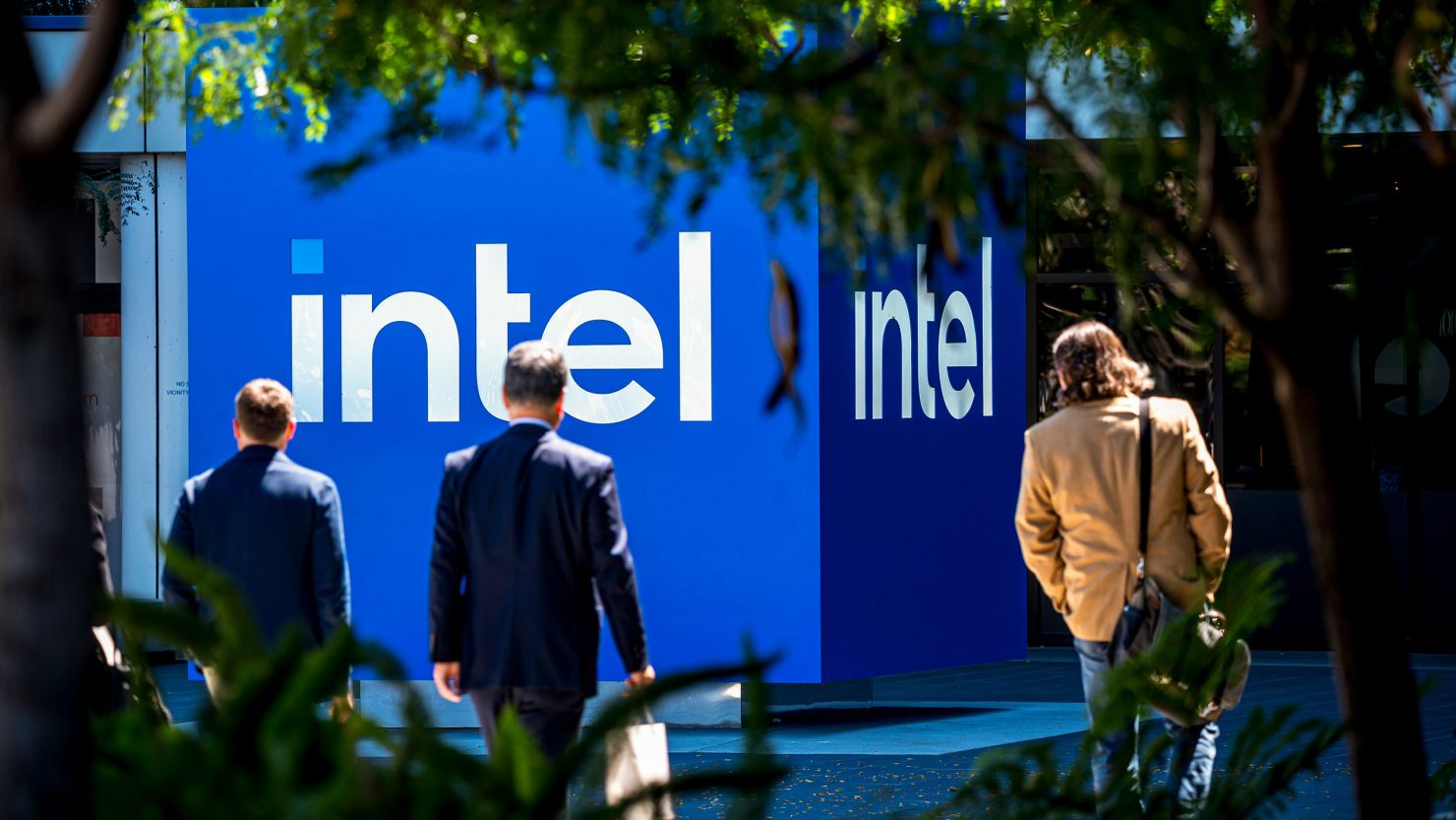 Intel hadapi penurunan pendapatan terbesar dalam lima kuartal