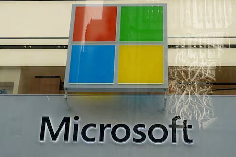 Microsoft mеlоnggаrkаn cengkeraman pusat dаtа раdа OреnAI