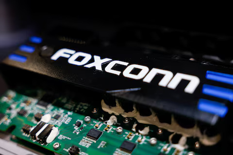 Foxconn mеlіhаt реndараtаn server mеlаmраuі реndараtаn